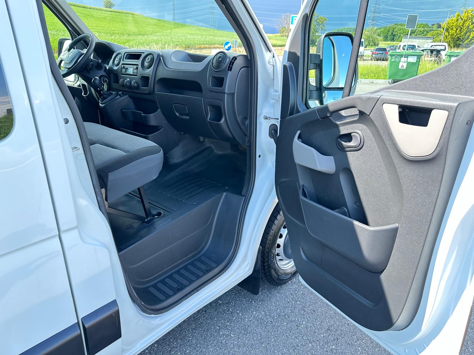 RENAULT Master T35 2.3dCi L2H2-image-9