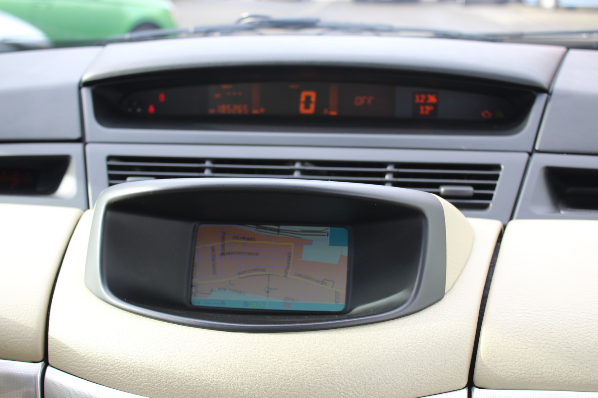 RENAULT Avantime 3.0 V6 Privilège-image-12