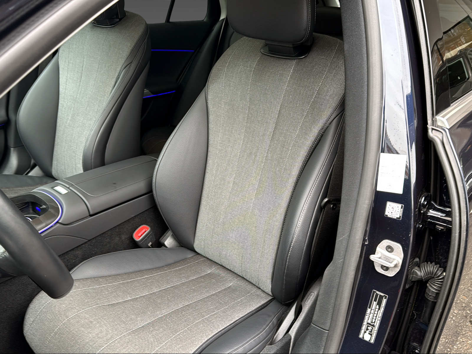 MERCEDES-BENZ E 220 d T 4M 9G-Tronic-image-8