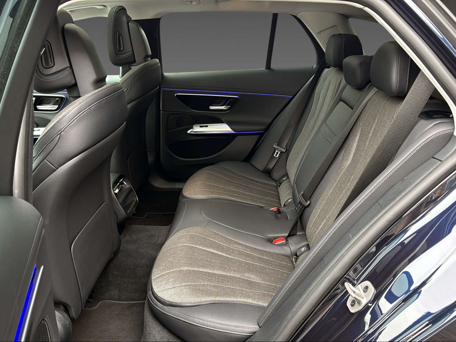 MERCEDES-BENZ E 220 d T 4M 9G-Tronic-image-10