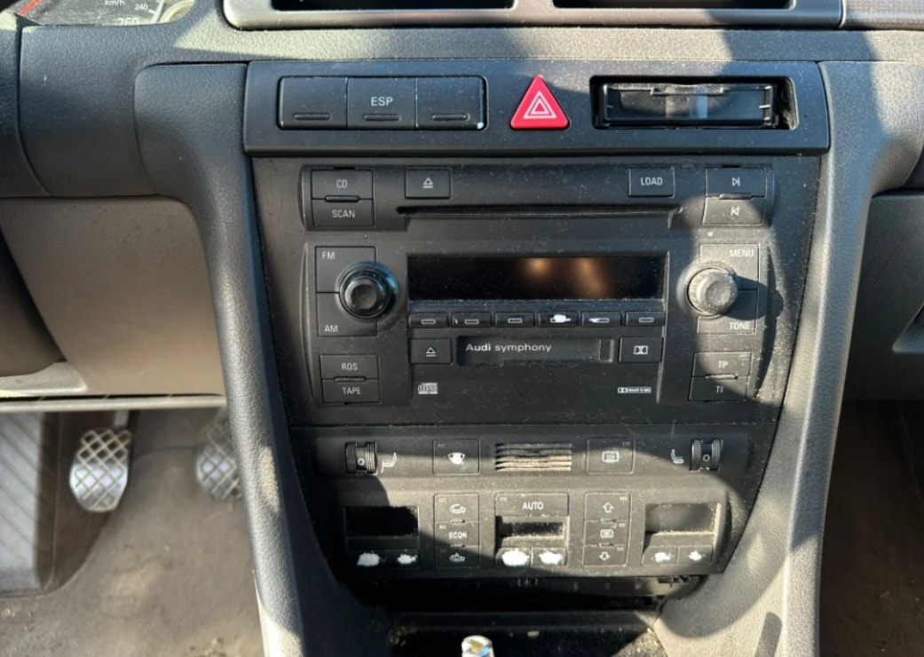 AUDI A6 2.4-image-9