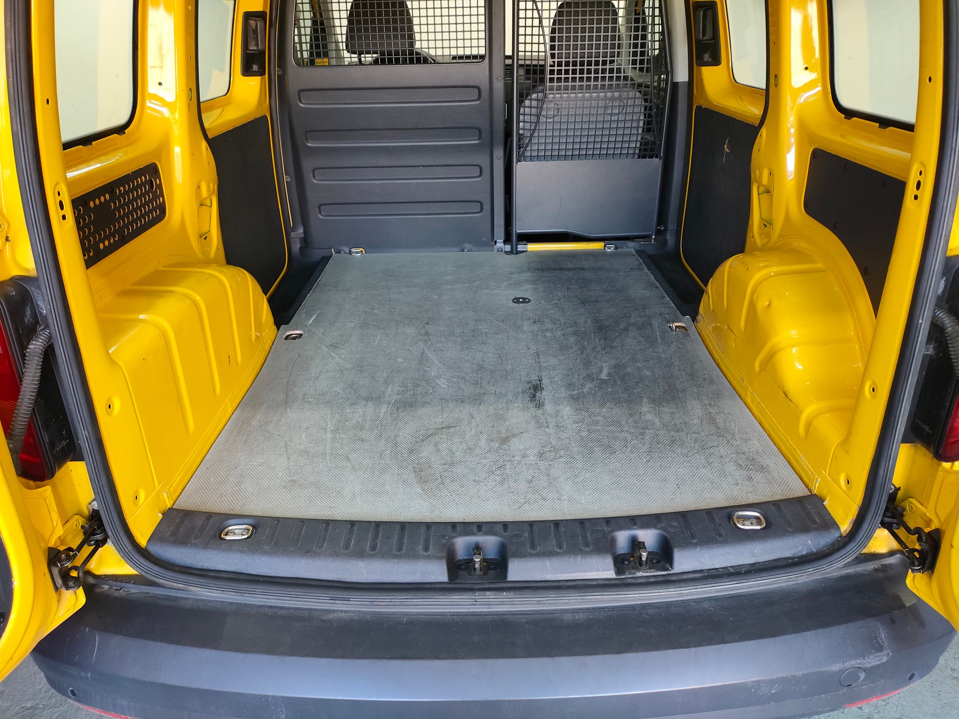 VW CADDY 4Motion 2.0TDI-image-14