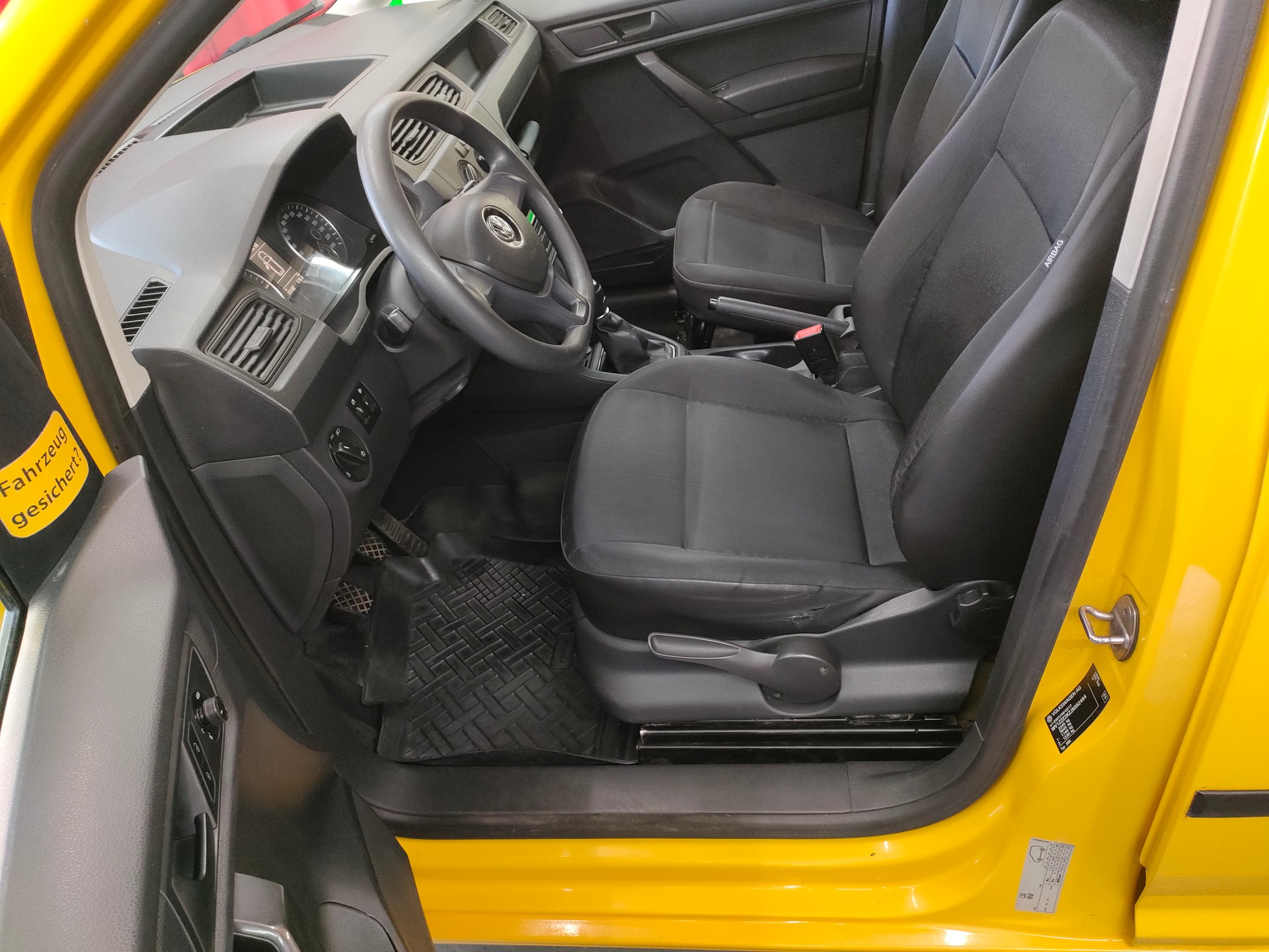 VW CADDY 4Motion 2.0TDI-image-9
