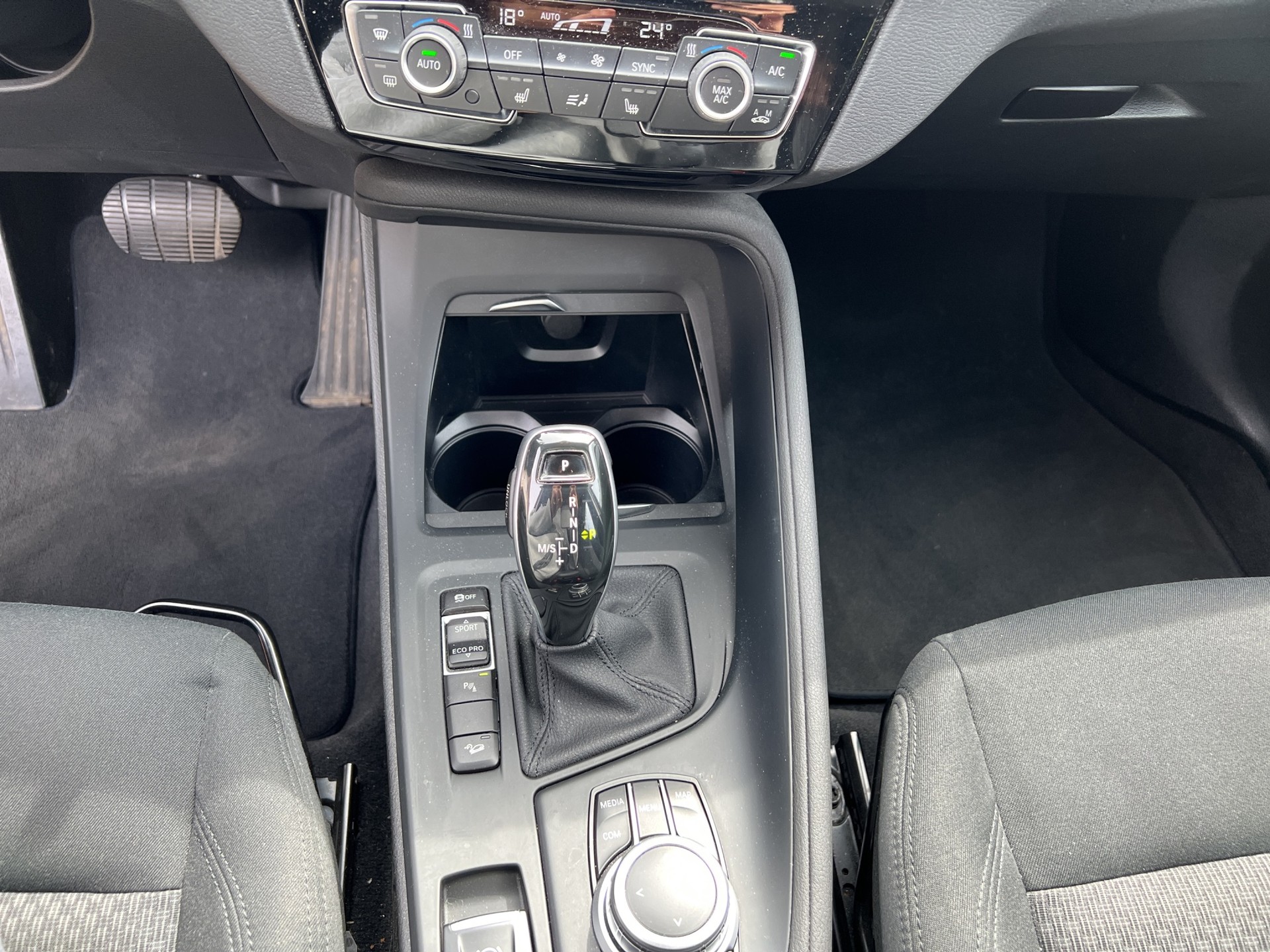 BMW X1 xDrive 18d xLine Steptronic-image-12