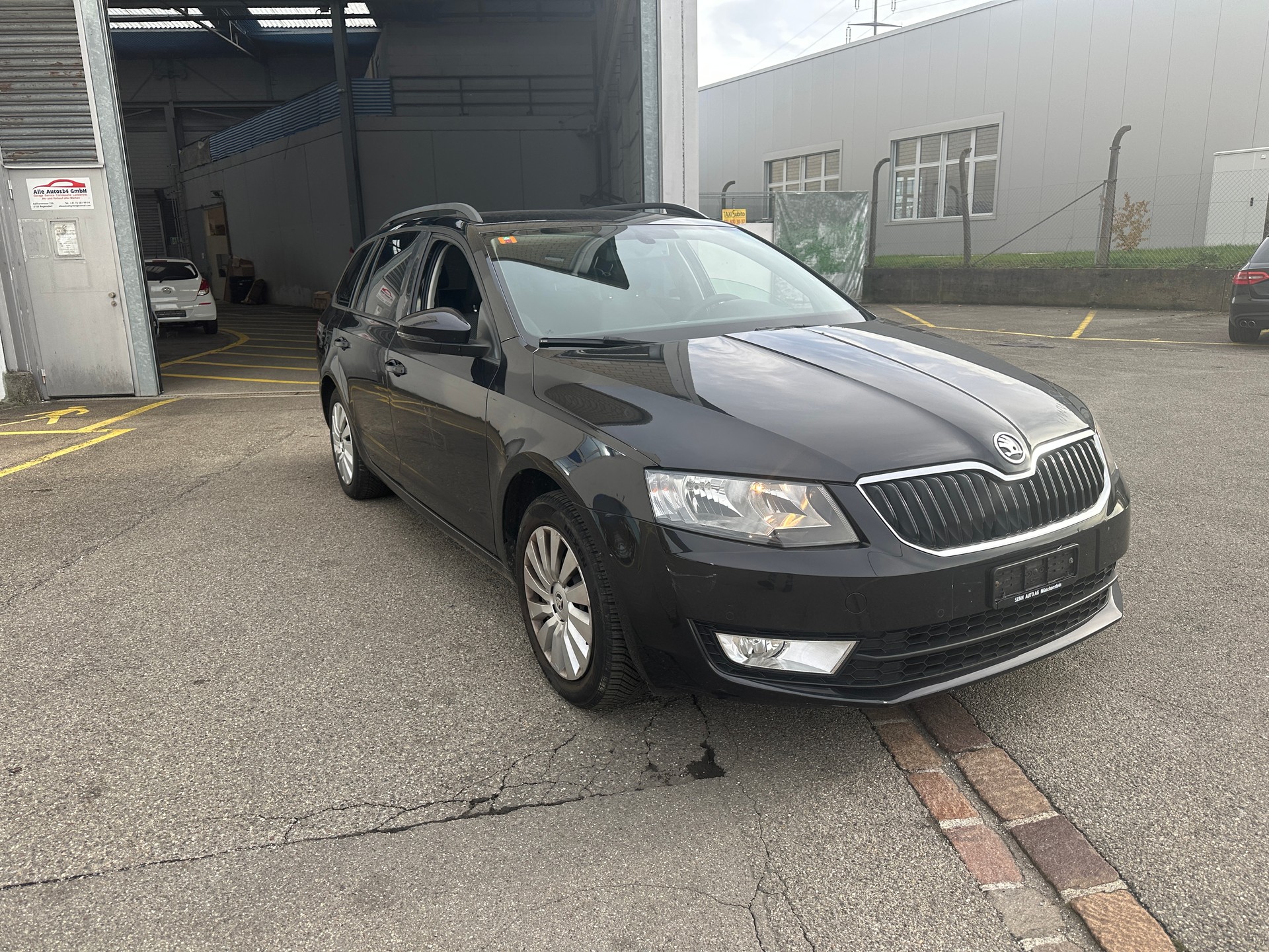 SKODA Octavia Combi 1.4 TSI Ambition-image-2