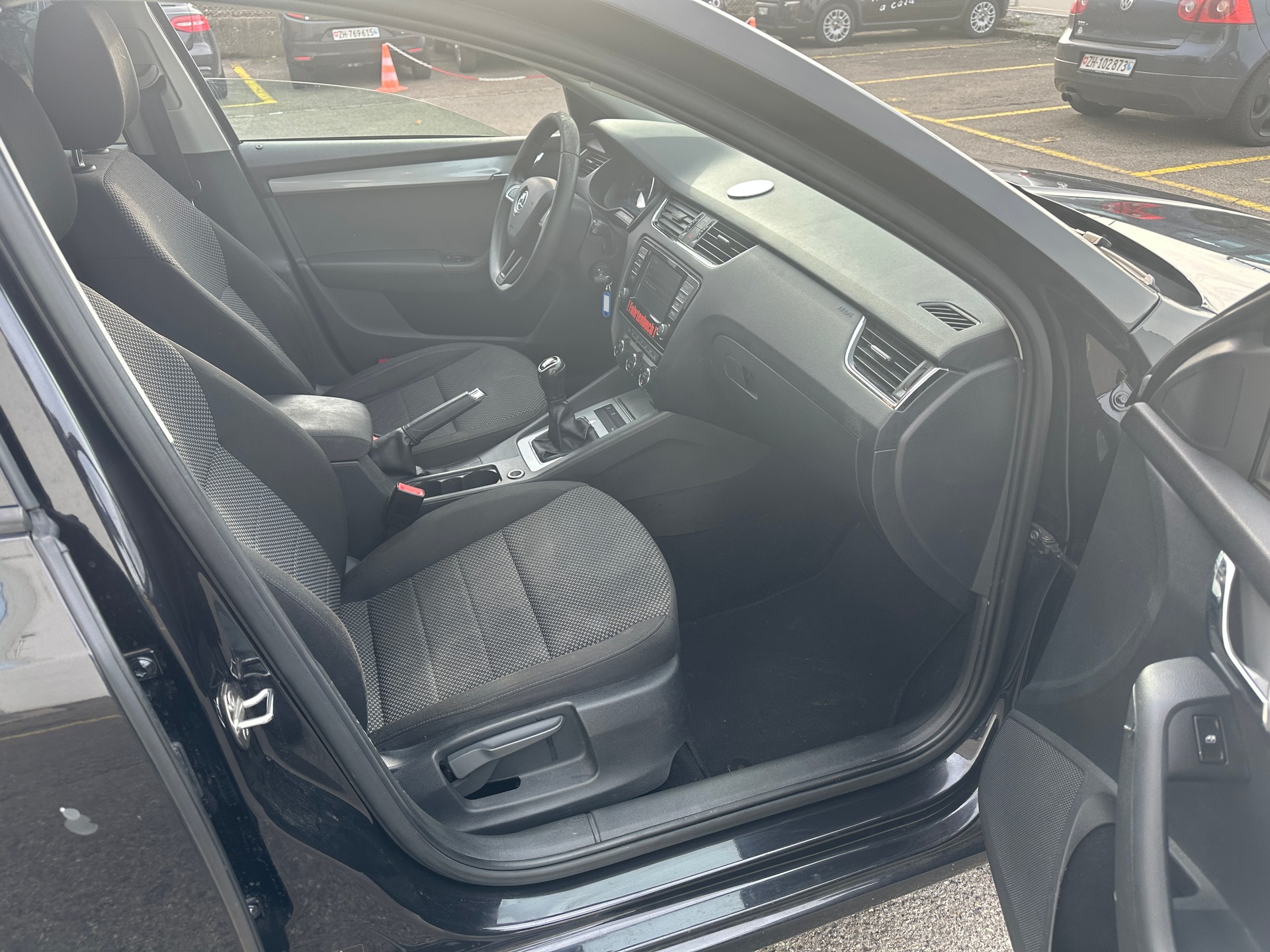 SKODA Octavia Combi 1.4 TSI Ambition-image-10