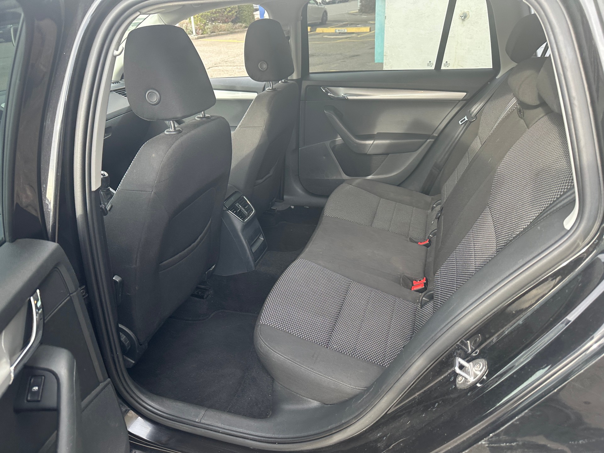 SKODA Octavia Combi 1.4 TSI Ambition-image-7