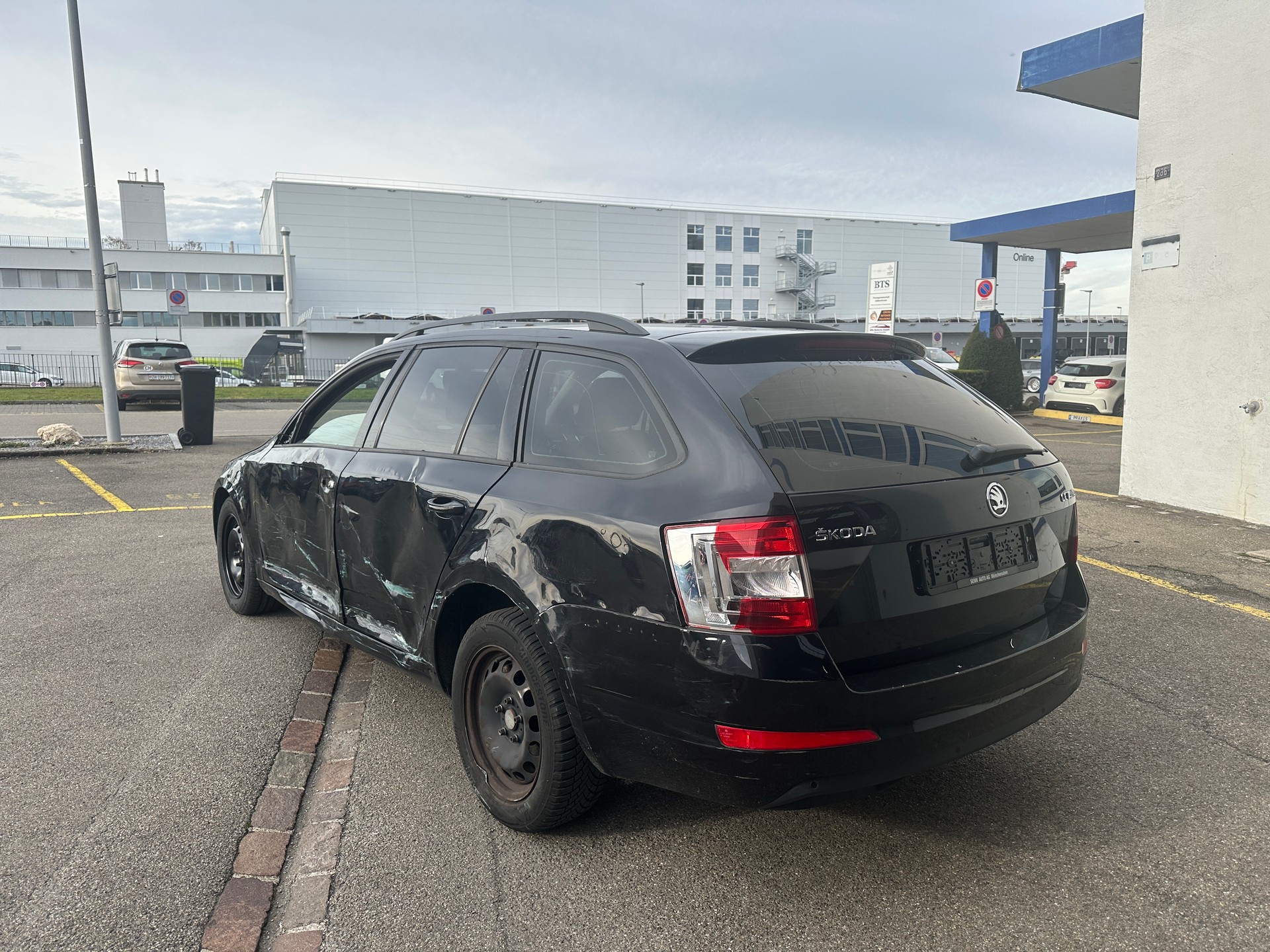 SKODA Octavia Combi 1.4 TSI Ambition-image-3