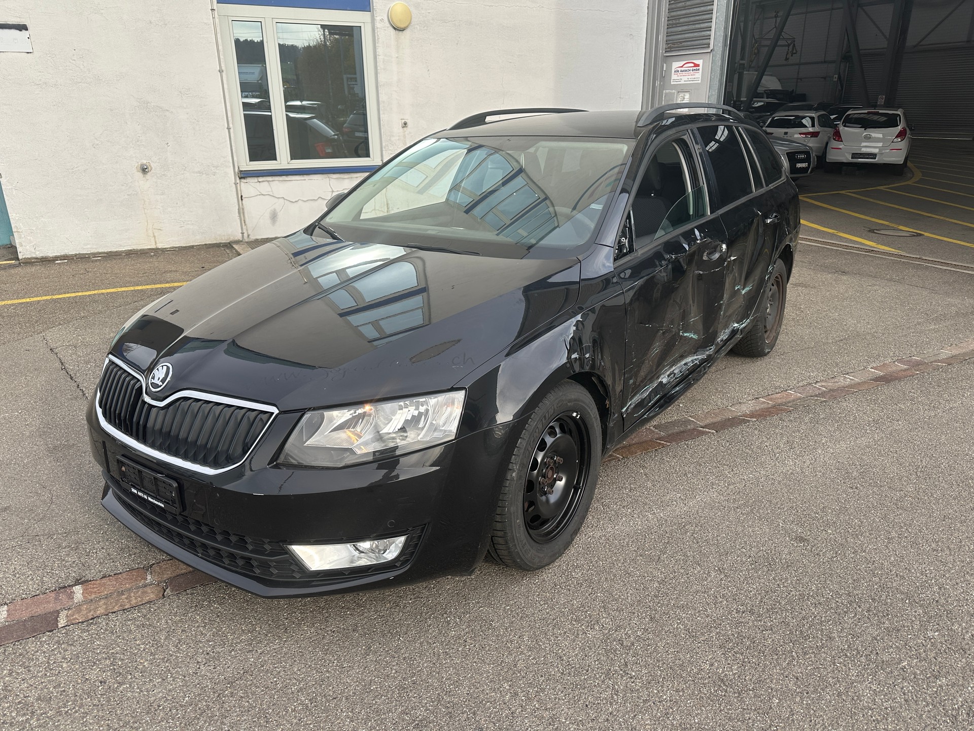 SKODA Octavia Combi 1.4 TSI Ambition-image-0