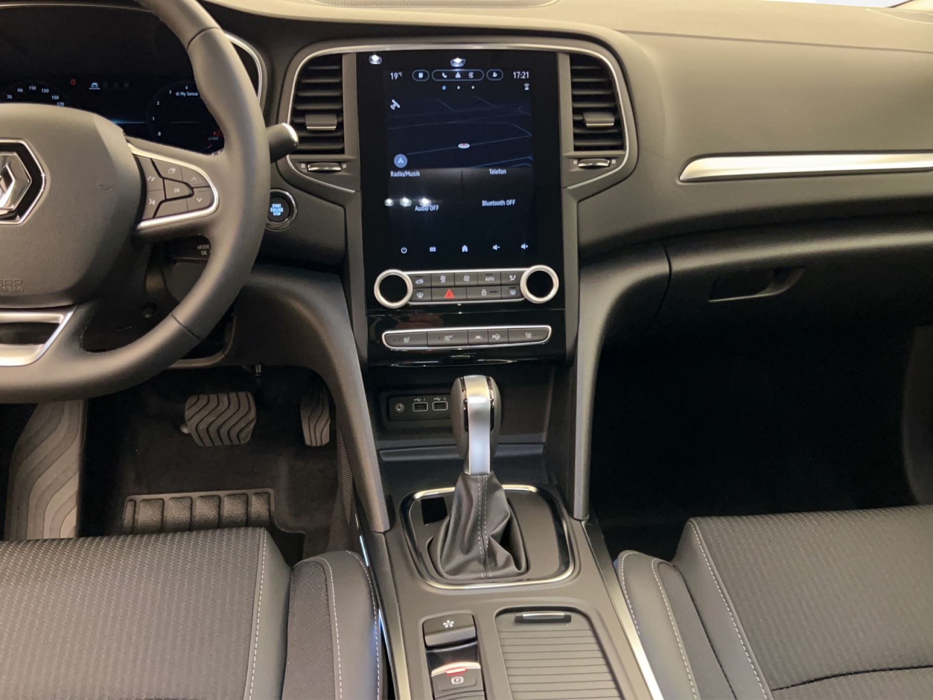 RENAULT Megane Grandtour techno TCe 140 EDC-image-8