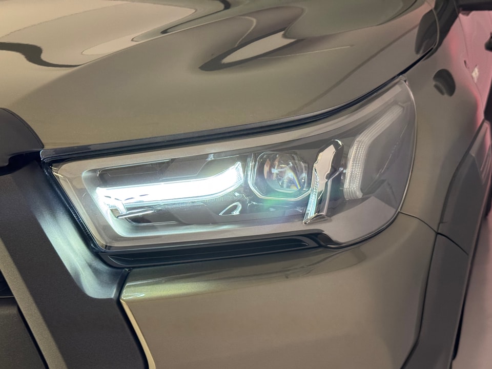 Hilux Double Cab 2.8 D MHEV 204 Invincible 4x4