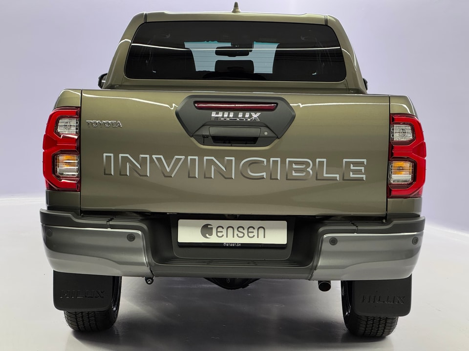 Hilux Double Cab 2.8 D-4D MHEV 204 Invincible 4x4