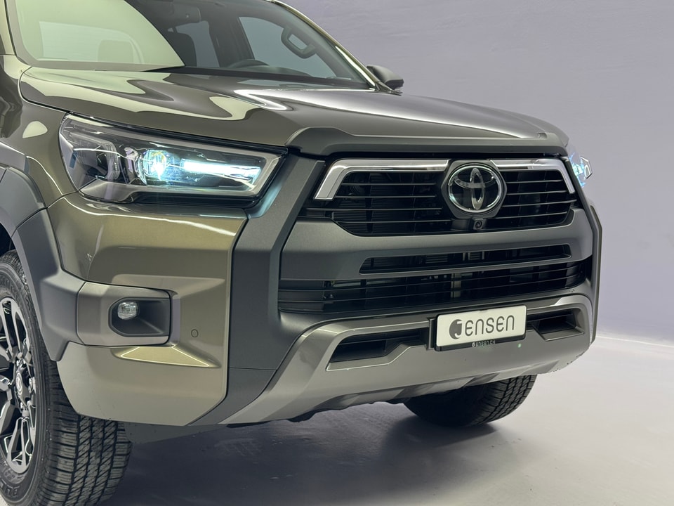Hilux Double Cab 2.8 D-4D MHEV 204 Invincible 4x4