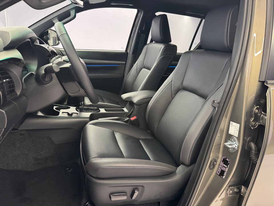 Hilux Double Cab 2.8 D MHEV 204 Invincible 4x4