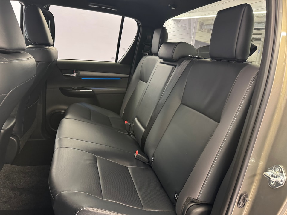 Hilux Double Cab 2.8 D-4D MHEV 204 Invincible 4x4