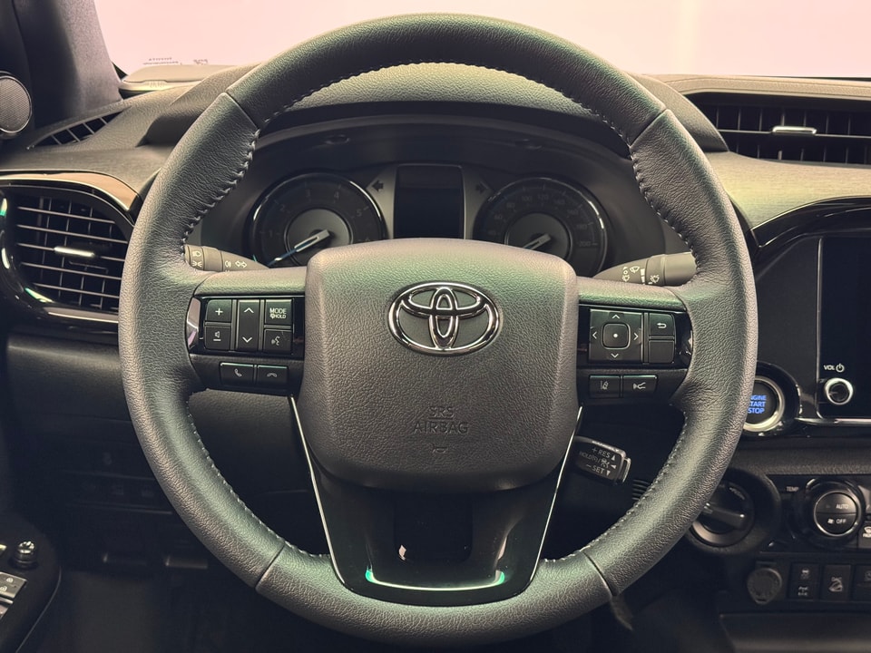 Hilux Double Cab 2.8 D MHEV 204 Invincible 4x4