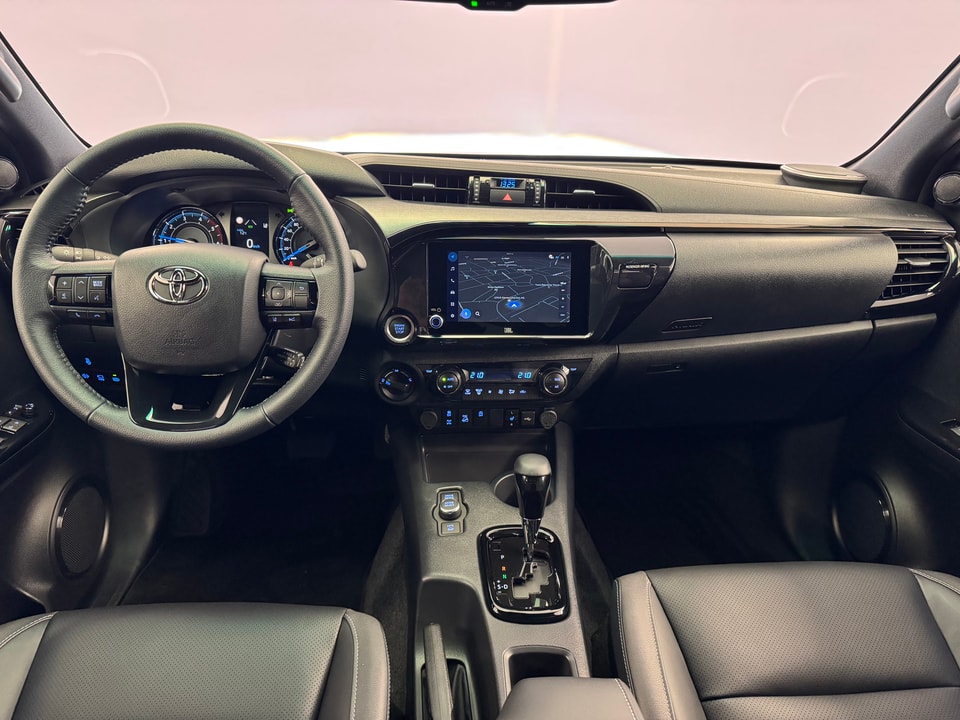 Hilux Double Cab 2.8 D-4D MHEV 204 Invincible 4x4