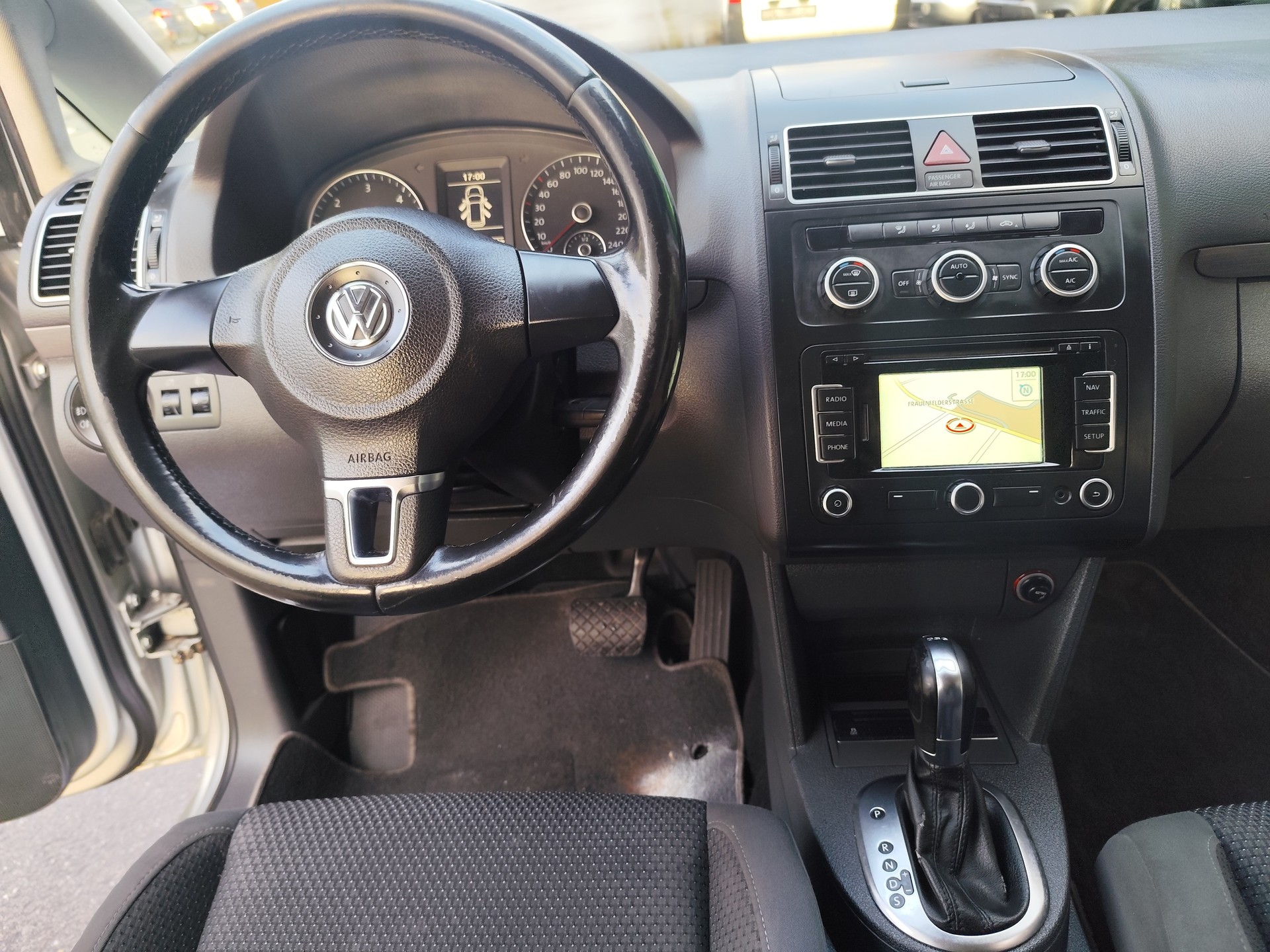 VW Touran 1.6 TDI Trendline DSG-image-9