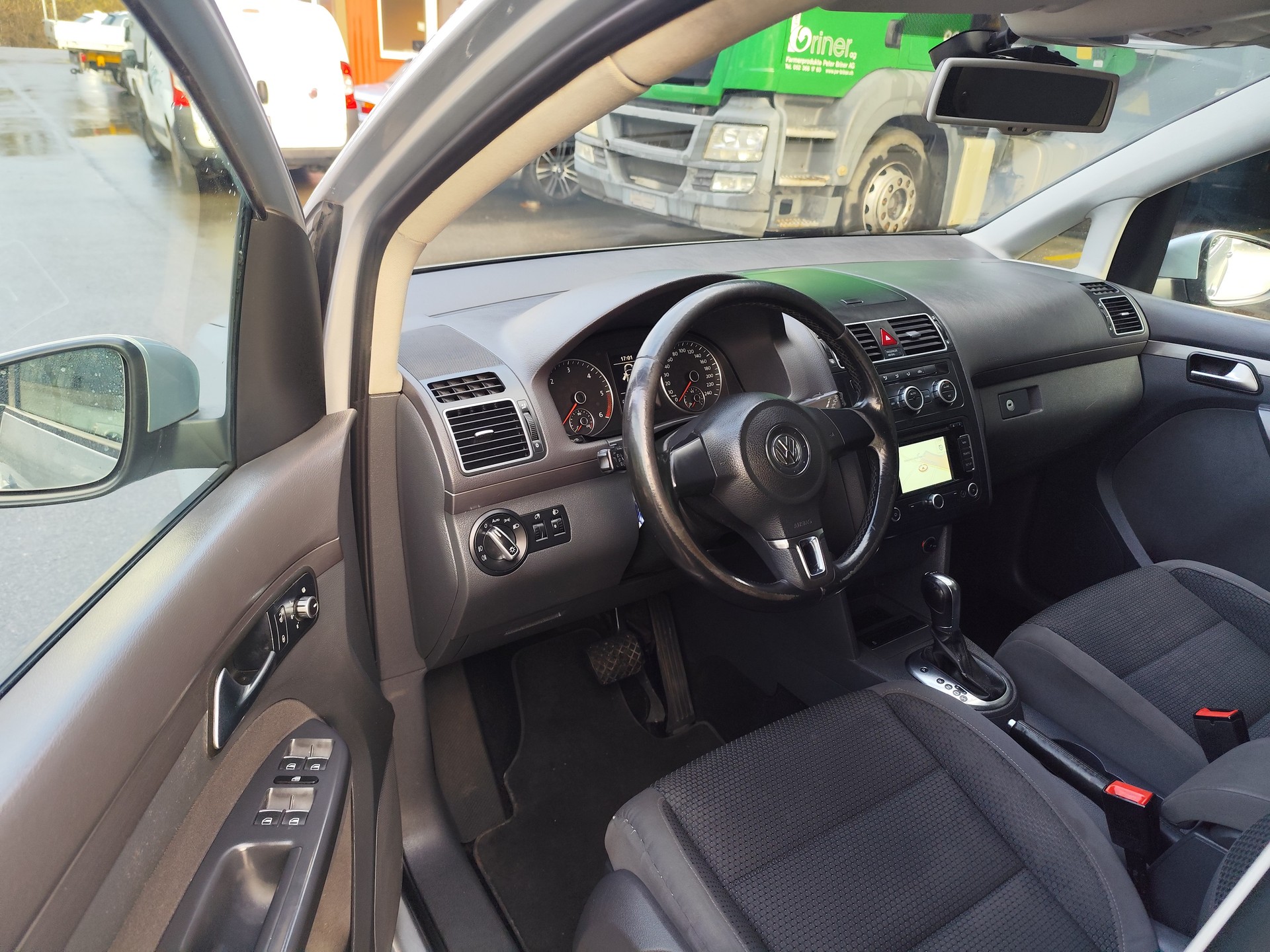 VW Touran 1.6 TDI Trendline DSG-image-10
