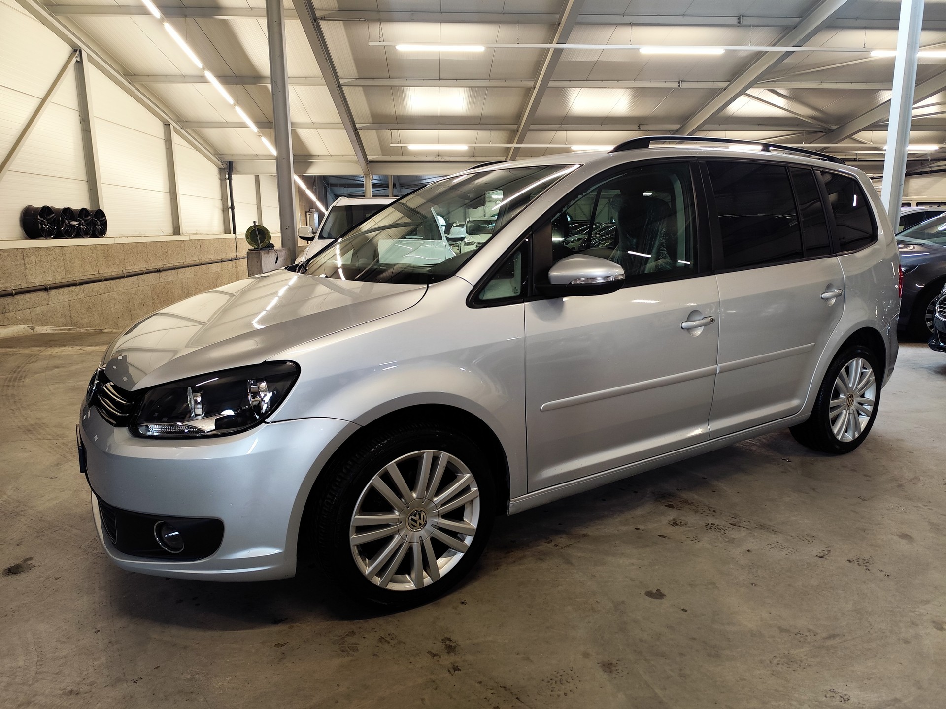VW Touran 1.6 TDI Trendline DSG-image-5