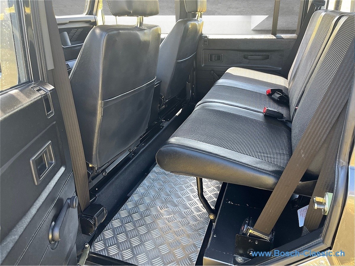 LAND ROVER Defender 130 2.5Td5-showroom-element-3