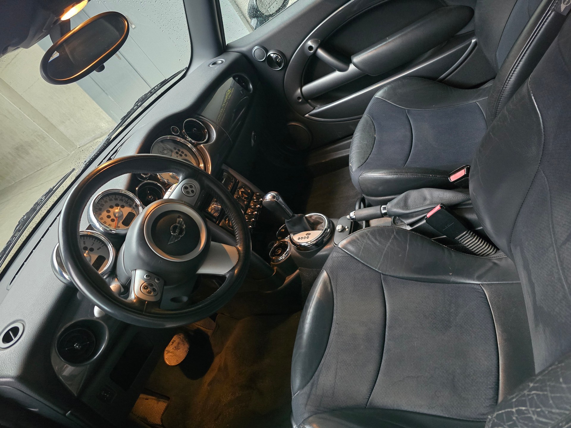MINI Cooper Cabriolet-image-4