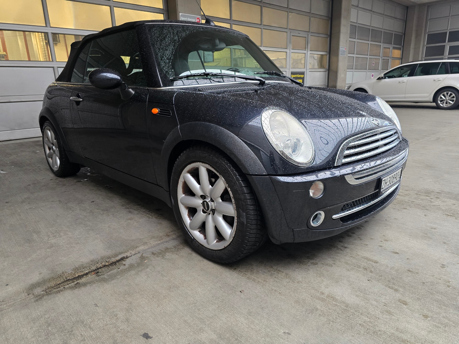 MINI Cooper Cabriolet-image-1
