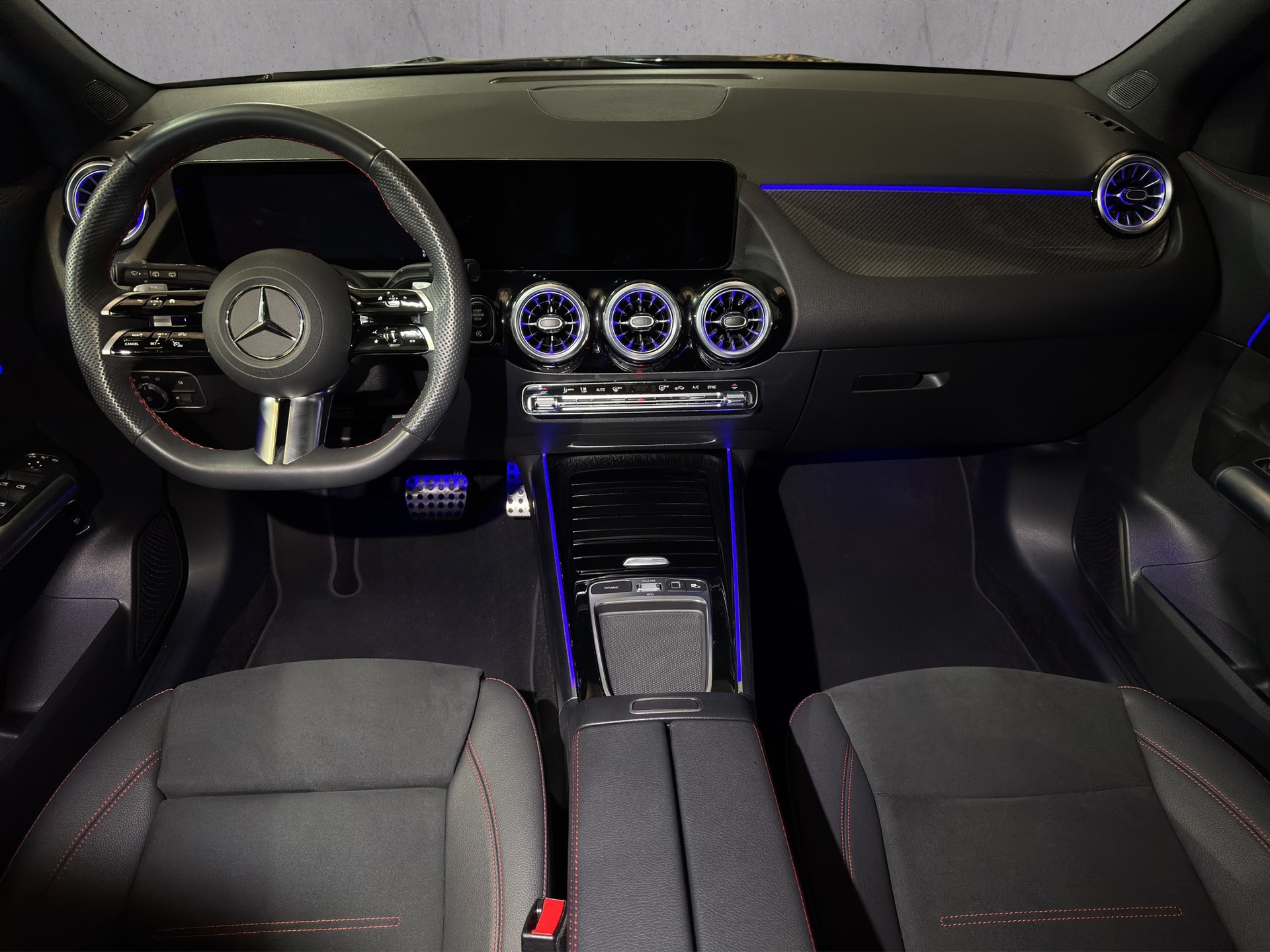 MERCEDES-BENZ GLA 200 AMG Line "AHK-Distronic"-image-10