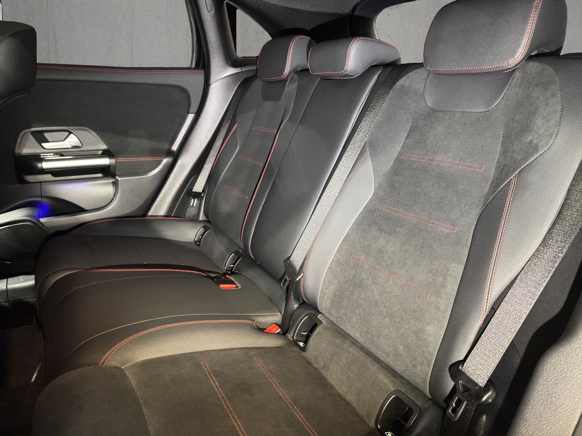 MERCEDES-BENZ GLA 200 AMG Line "AHK-Distronic"-image-9