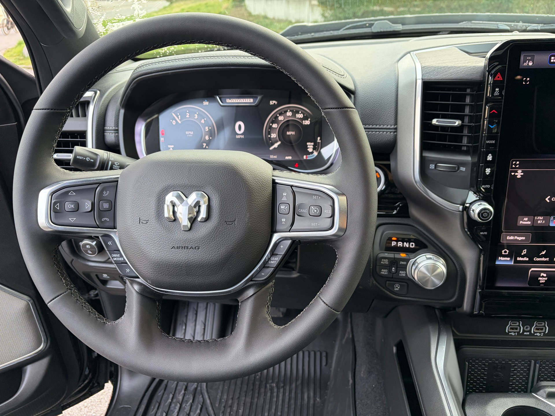 DODGE Ram 1500 Laramie Crew Cab Night V8 4WD MY26-image-9
