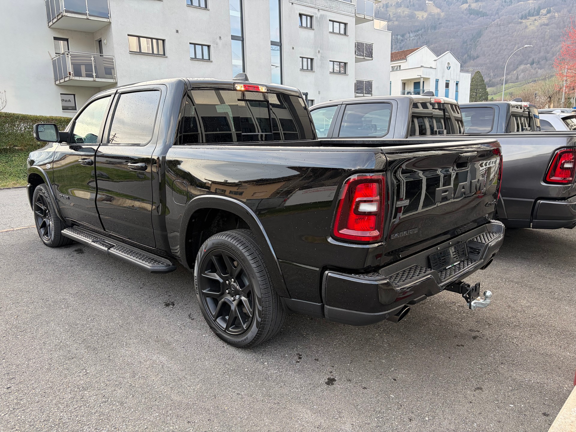 DODGE Ram 1500 Laramie Crew Cab Night V8 4WD MY26-image-5
