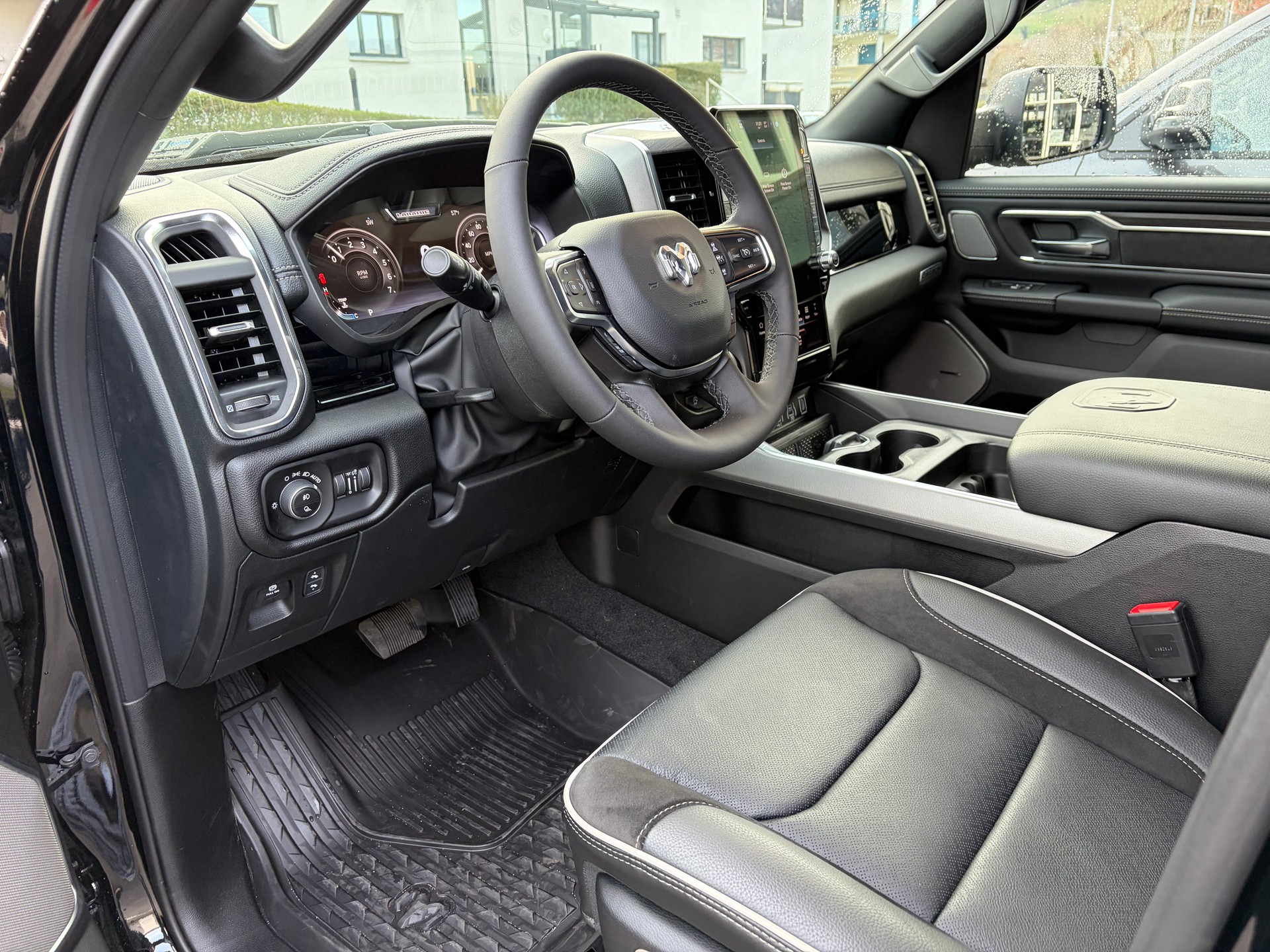DODGE Ram 1500 Laramie Crew Cab Night V8 4WD MY26-image-7