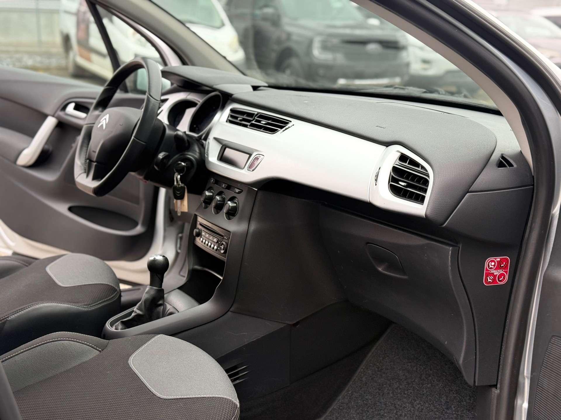 CITROEN C3 1.6 16V HDi Exclusive-image-8