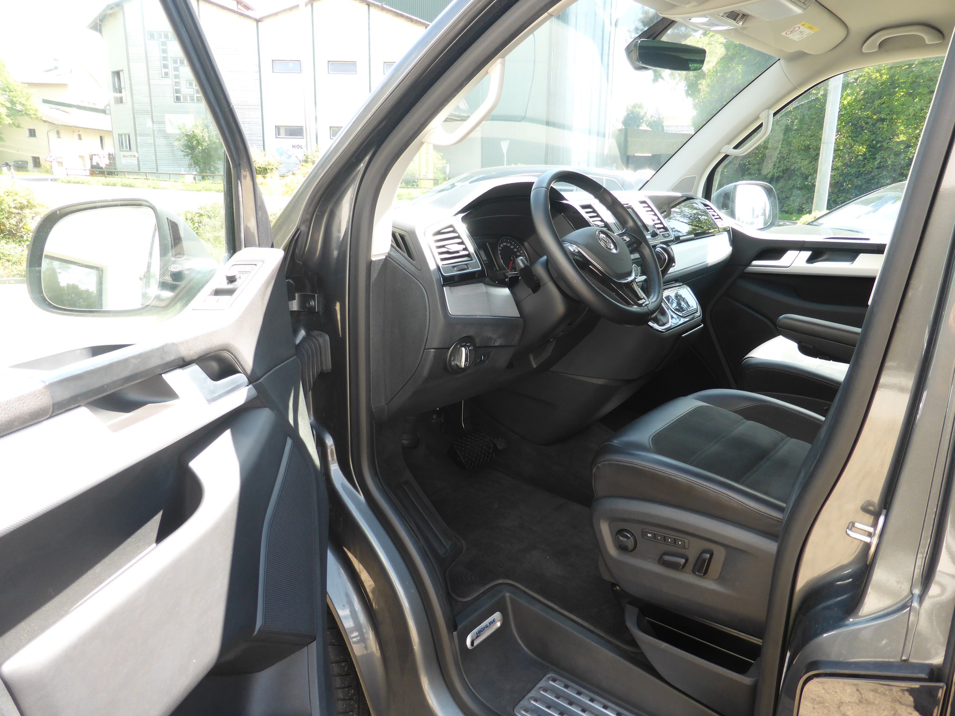 VW T6.1 Multivan 2.0 Bi-TDI Highline Liberty DSG-image-8