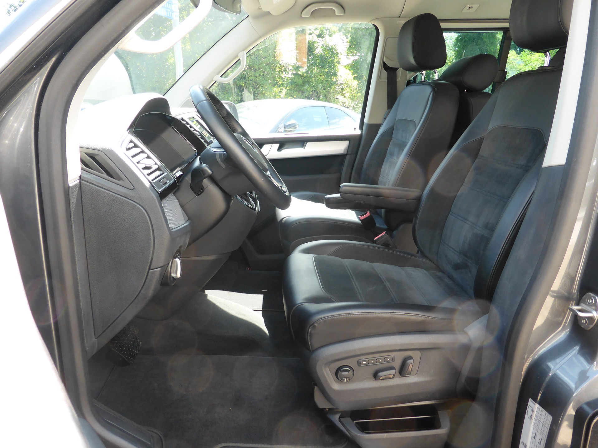 VW T6.1 Multivan 2.0 Bi-TDI Highline Liberty DSG-image-10