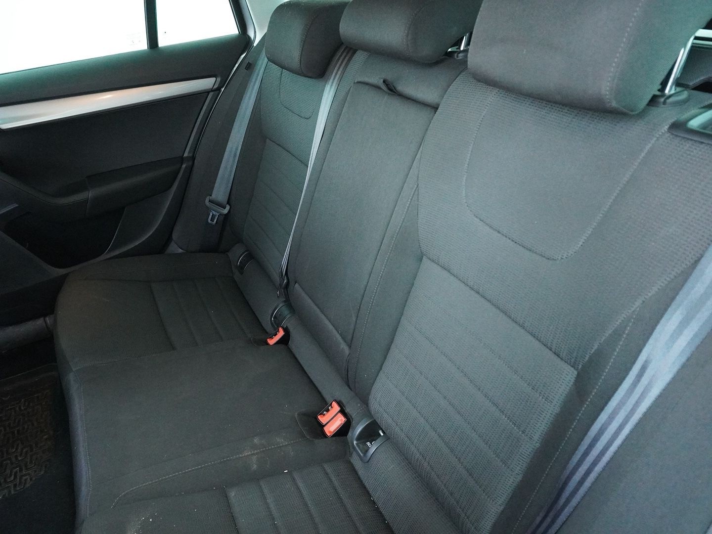 SKODA Octavia Combi 2.0 TDI Elegance DSG-image-4