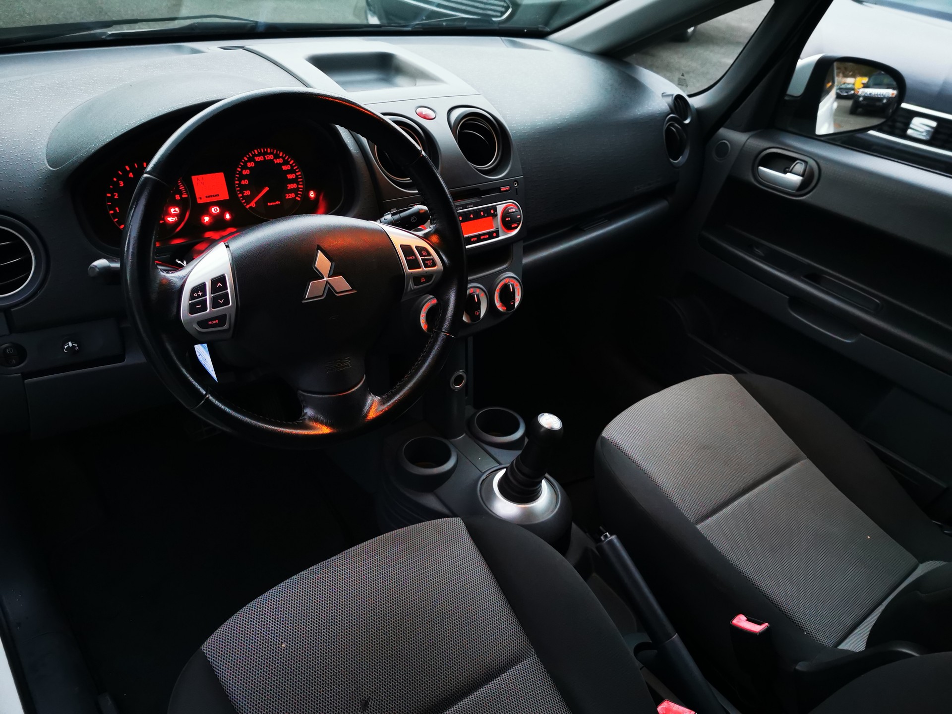 MITSUBISHI Colt 1.3 16V Jubilé (35) Allshift-image-3