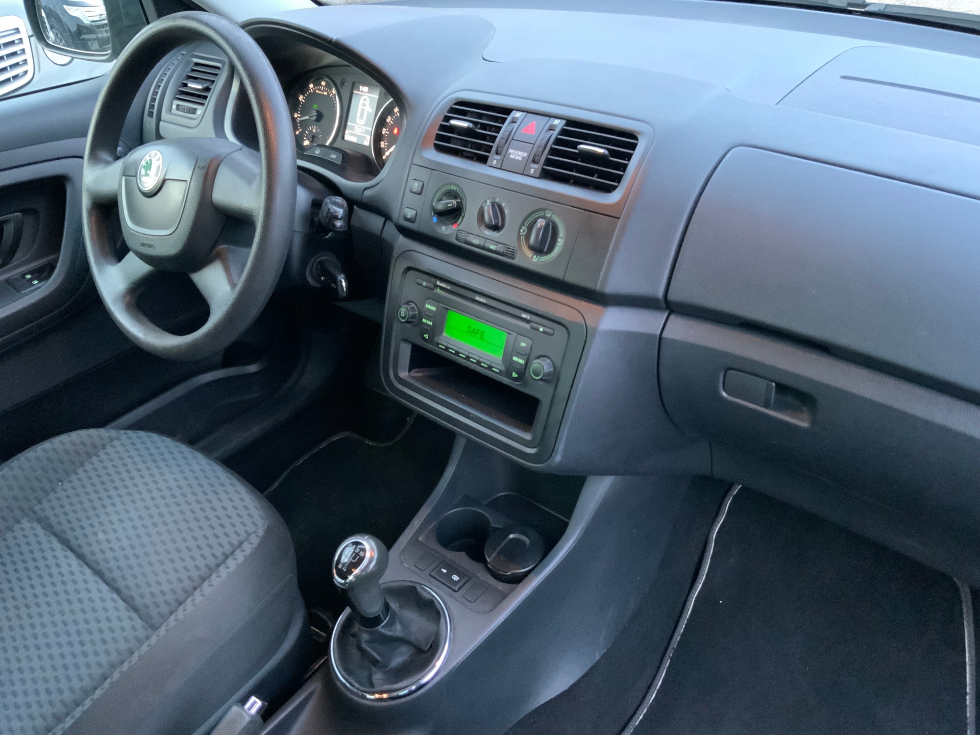 SKODA Fabia 1.2 TSI Elegance-image-10