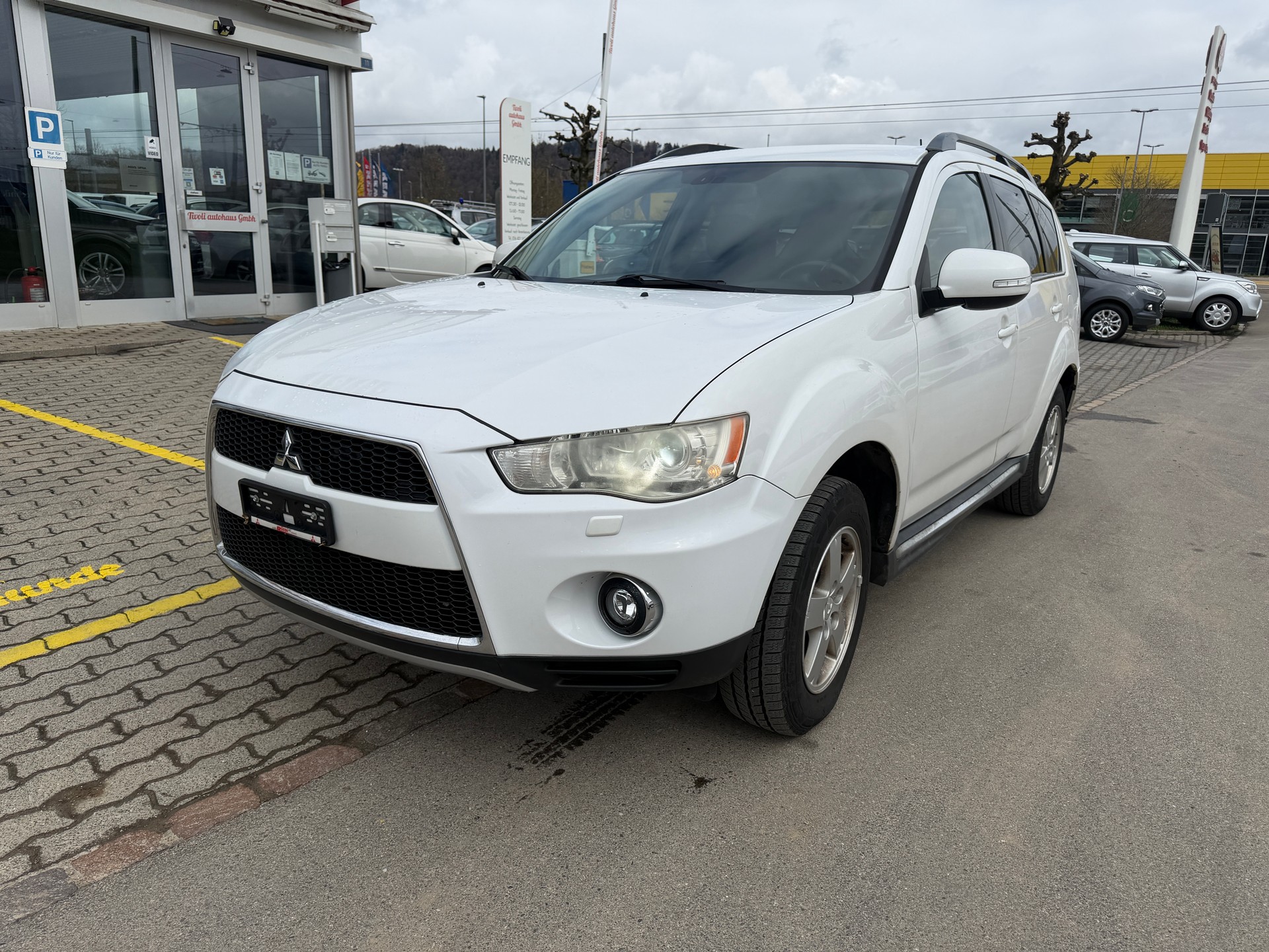 MITSUBISHI Outlander 2.2 DID Navigator 4WD TC-SST-image-0