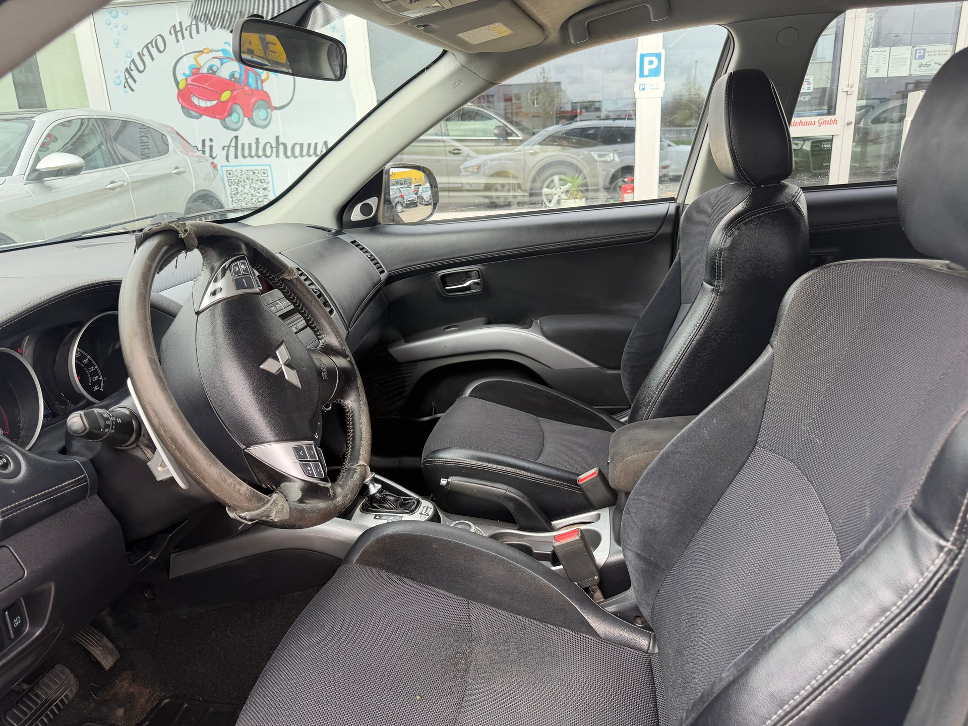 MITSUBISHI Outlander 2.2 DID Navigator 4WD TC-SST-image-8