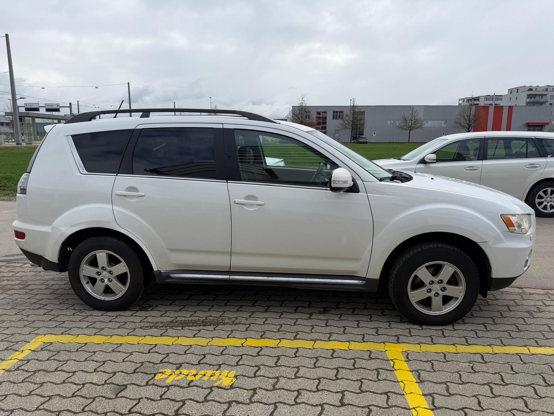 MITSUBISHI Outlander 2.2 DID Navigator 4WD TC-SST-image-3