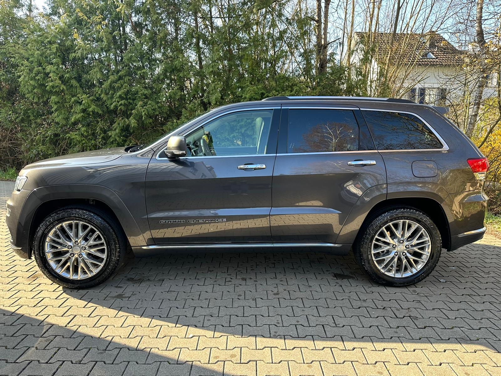 JEEP Grand Cherokee 3.0 CRD Summit Automatic-image-1