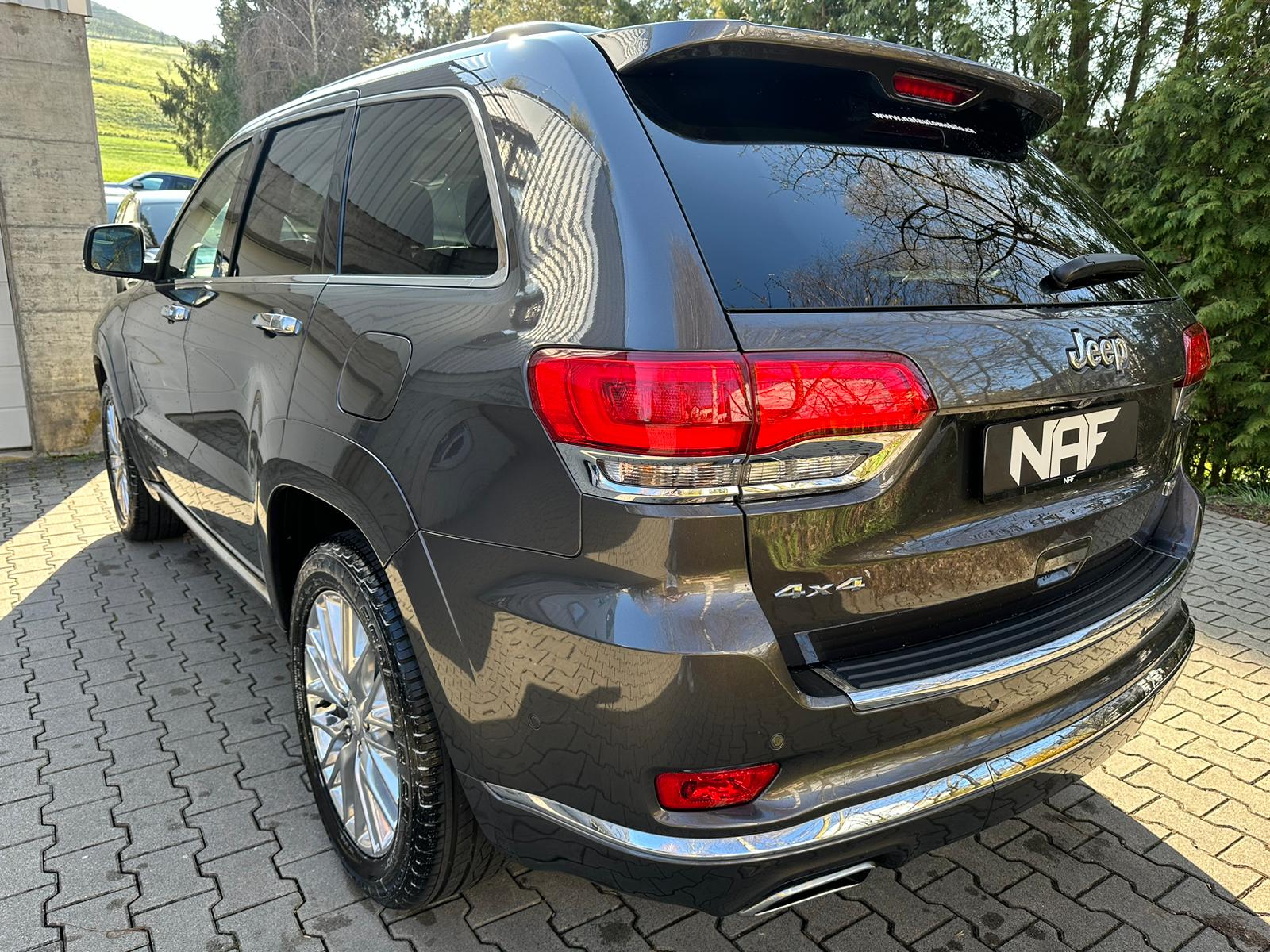 JEEP Grand Cherokee 3.0 CRD Summit Automatic-image-2