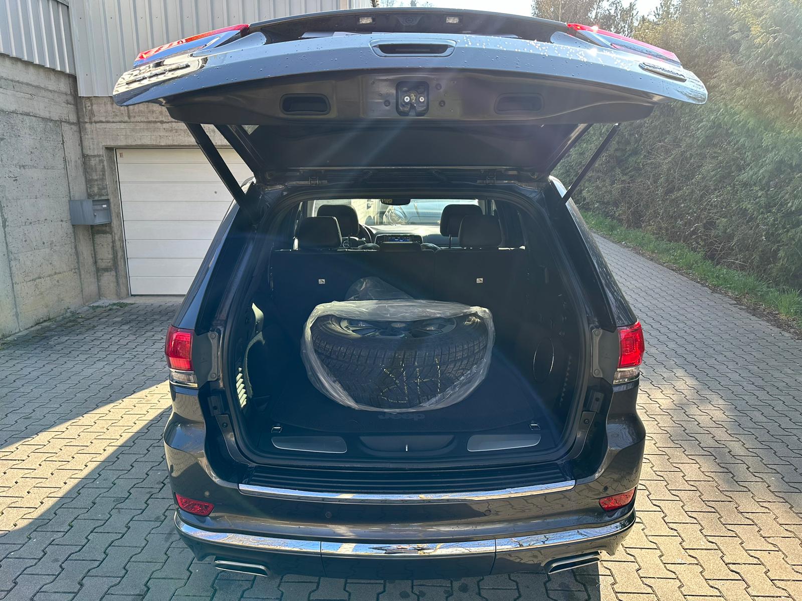 JEEP Grand Cherokee 3.0 CRD Summit Automatic-image-13