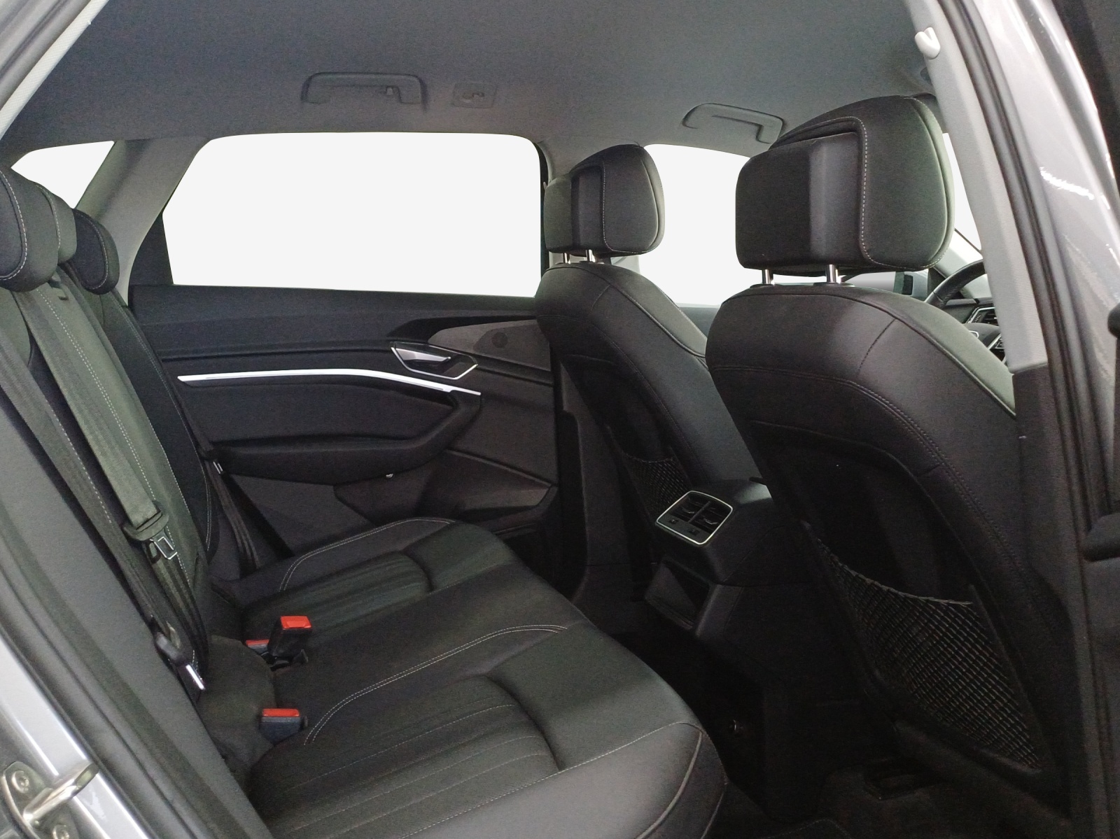 AUDI e-tron 55 quattro-image-14