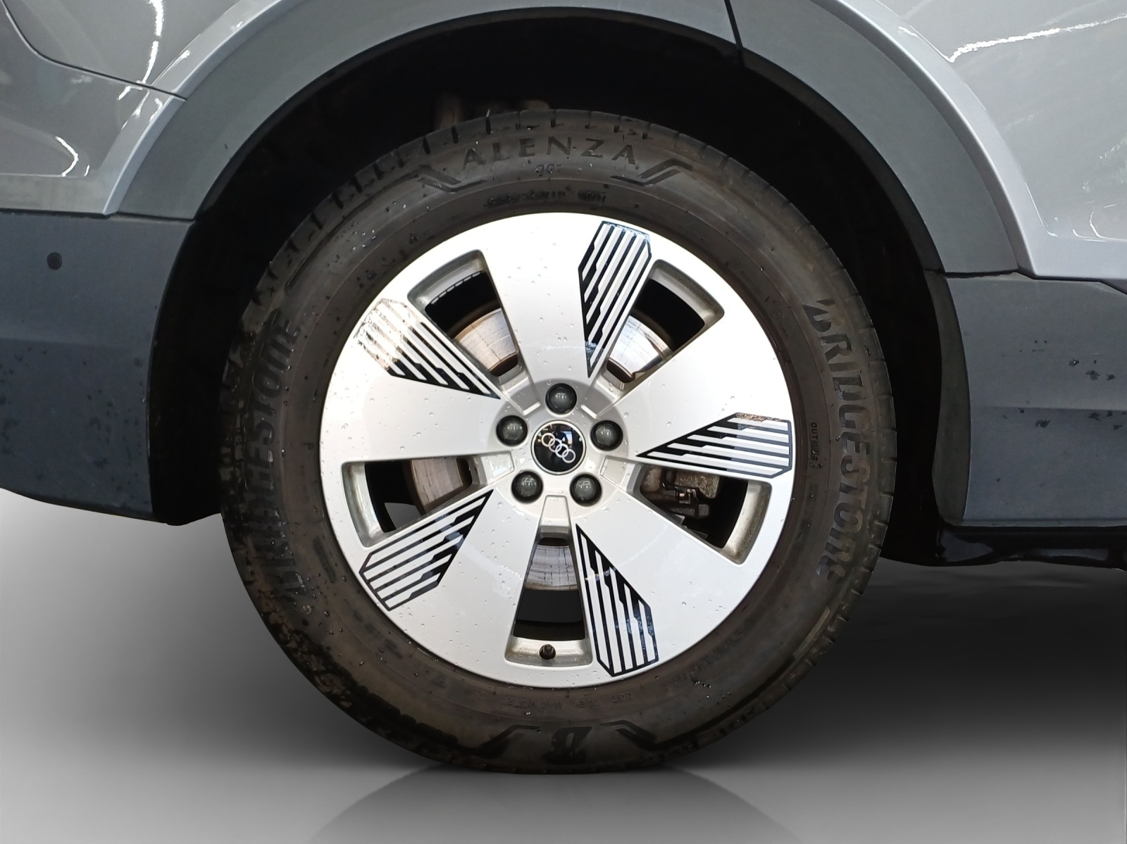 AUDI e-tron 55 quattro-image-16