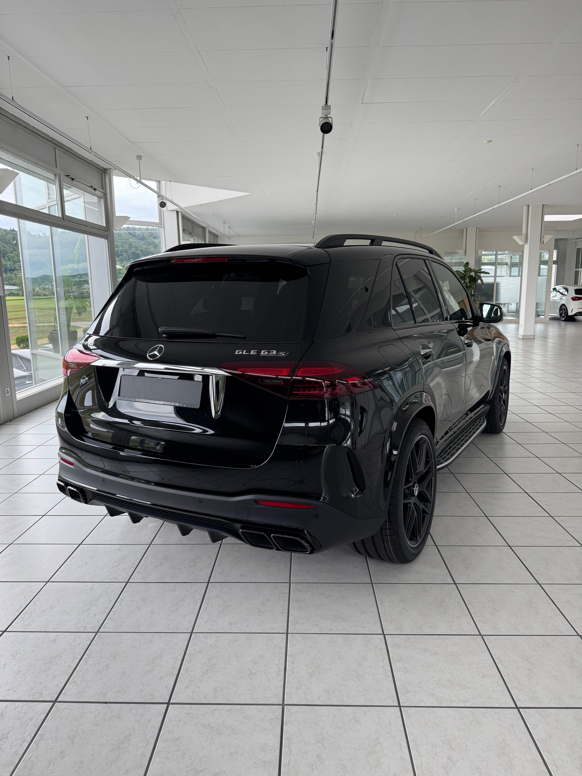 MERCEDES-BENZ GLE 63 S AMG 4Matic+-image-4