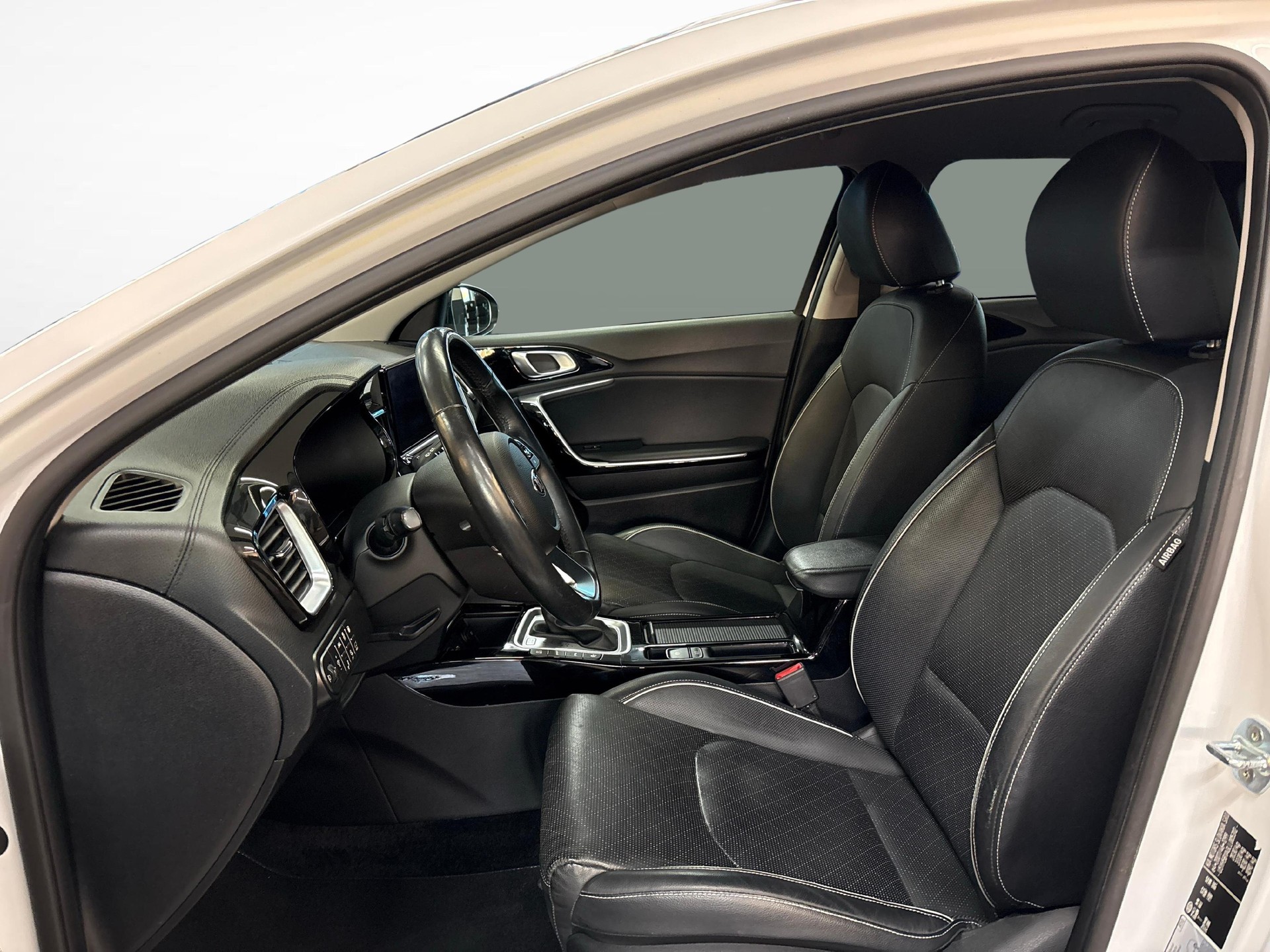 KIA Ceed SW 1.6 GDi Plug-in Hybrid Style-image-11