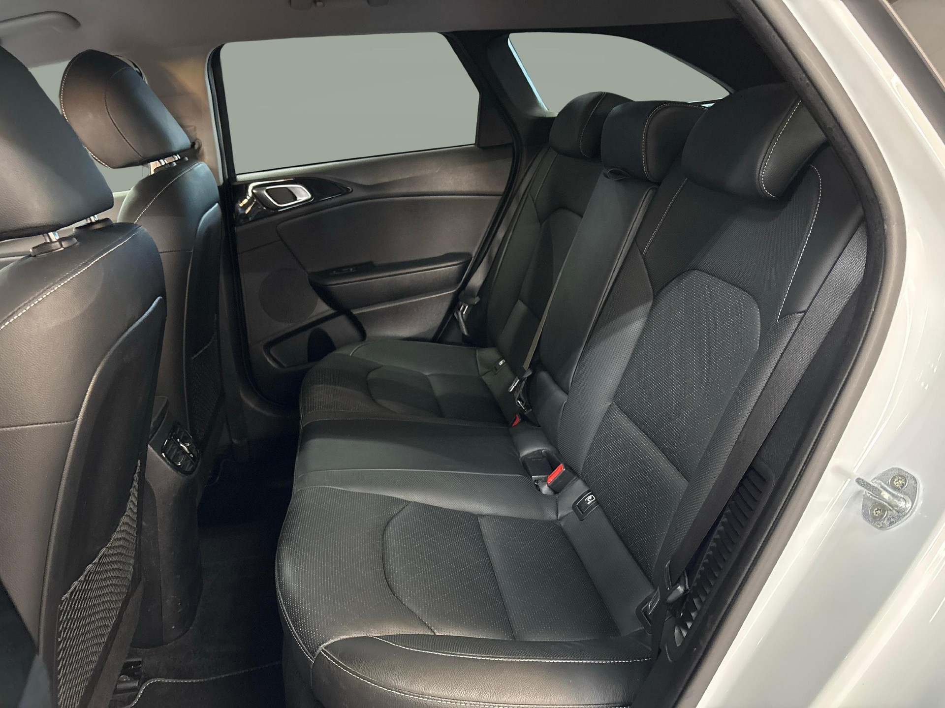 KIA Ceed SW 1.6 GDi Plug-in Hybrid Style-image-9