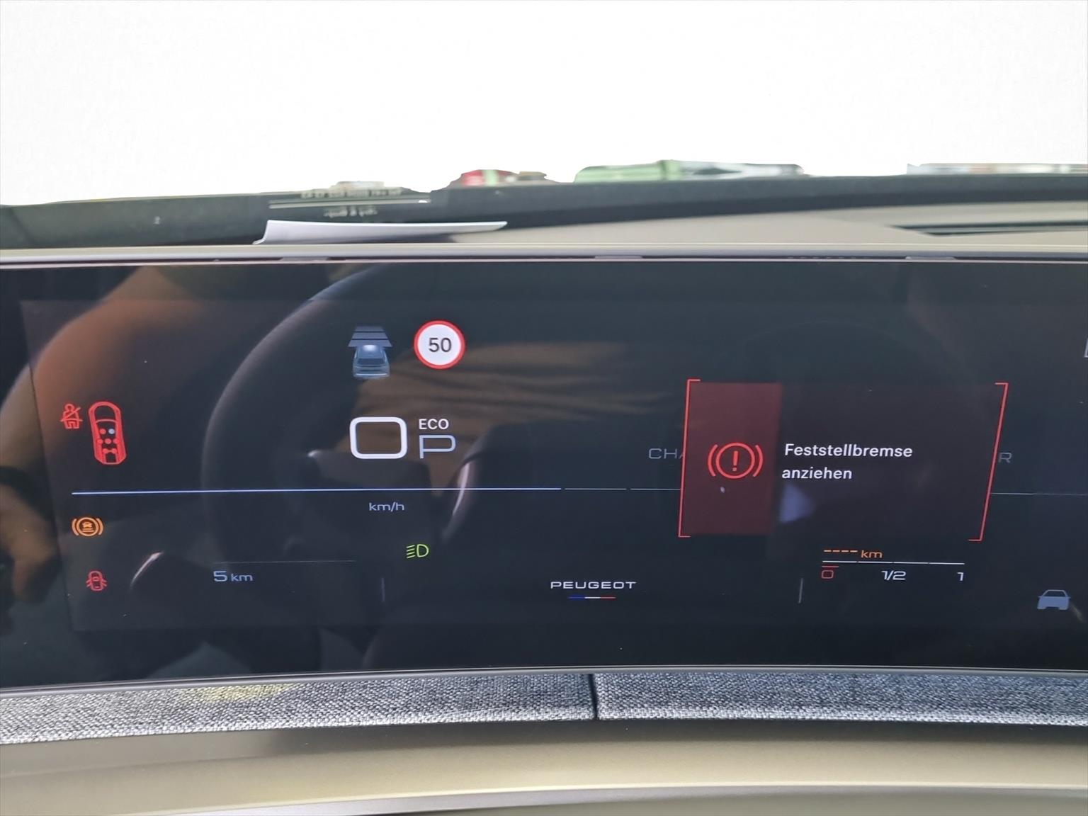 PEUGEOT 5008 145 Hybrid GT 7-Plätzer Pano-image-14